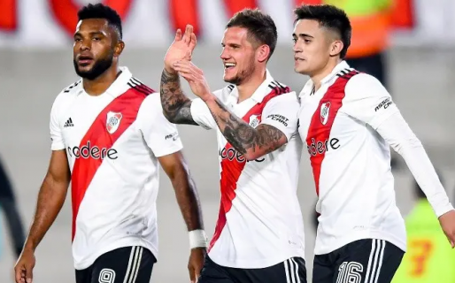 Goleada de River en El Monumental para mantenerse expectante en el torneo