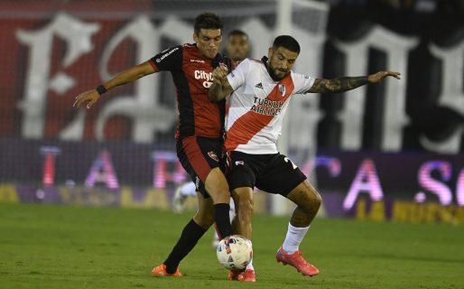 River, a estadio lleno, se enfrenta a Newells con la urgencia de una nueva victoria