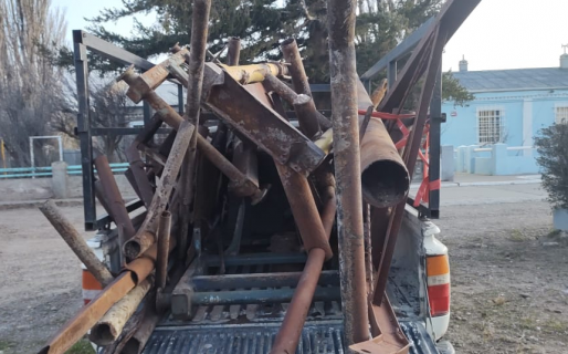 Entraron a un yacimiento y se llevaban todo lo que encontraron a su paso