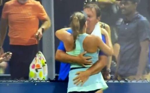 Polémica por el accionar del padre y el entrenador de una jugadora de 16 años durante un festejo en el US Open