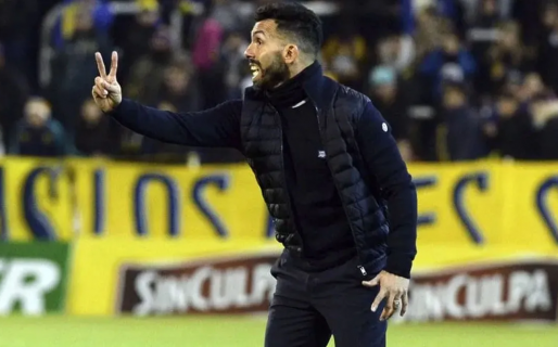 Carlos Tevez: Palito a Juan Román Riquelme y denuncia penal