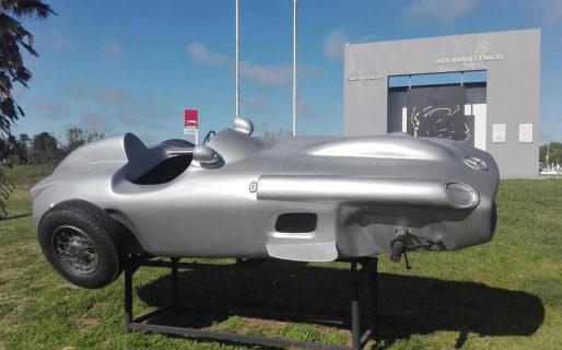 Apareció sin dos ruedas la Flecha de Plata de Fangio y se hizo viral por un supuesto robo