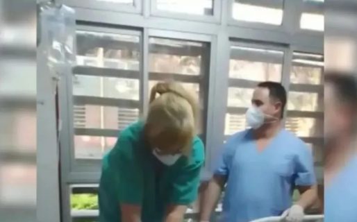 Polémica en un hospital: Se grabaron riendo mientras intentaban reanimar a un paciente que murió