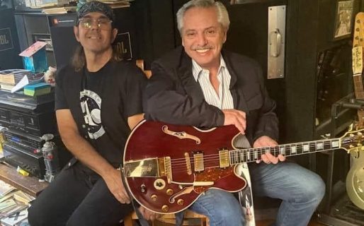 Alberto Fernández probó guitarras con un músico de David Bowie en Estados Unidos