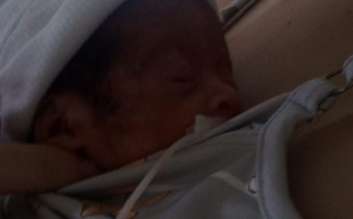 Madre primeriza de mellizas sietemesinas solicita ayuda a la comunidad