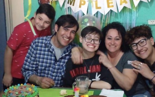 Su vecina murió de Covid y ella adoptó a sus hijos
