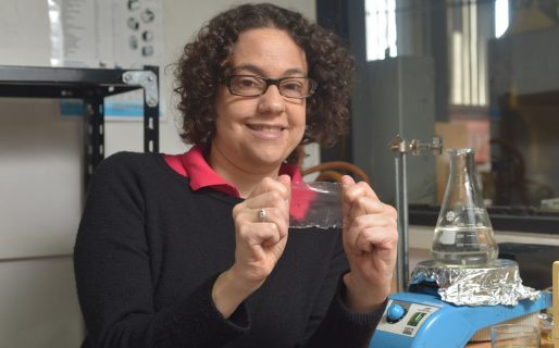 Científicos argentinos crean plásticos biodegradables para reducir la contaminación