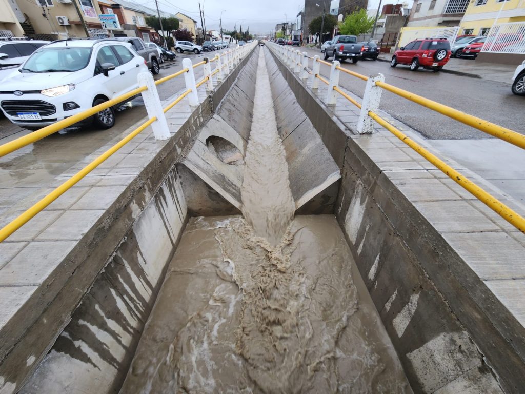 Calde Roco Así está el canal evacuador de la avenida Roca en plena alerta por ...