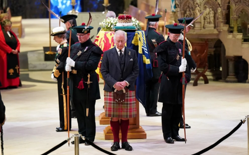 Más de 100 empleados del rey Carlos III recibieron avisos de despido durante la ceremonia en honor a Isabel II