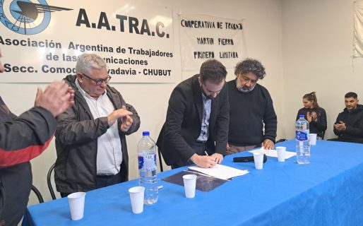 Provincia firmó convenios con la UNPSJB y con cooperativas de trabajo locales