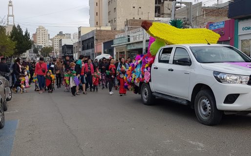 El Jardín «El Trencito» celebró la primavera con un desfile céntrico