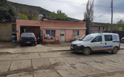 Laprida: Una abuela vive sin los servicios básicos y con el techo a punto de caerse