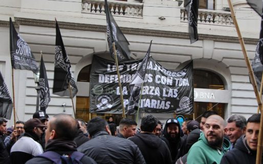 En medio de la parálisis de actividades, el Gobierno recibe a sindicatos y fabricantes de neumáticos