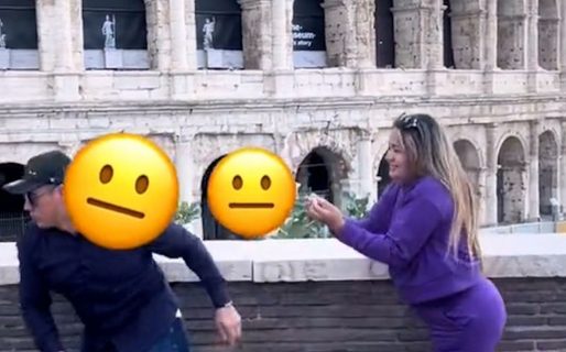 Una mujer se arrodilló para pedirle matrimonio a su novio frente a miles de personas, pero él salió corriendo