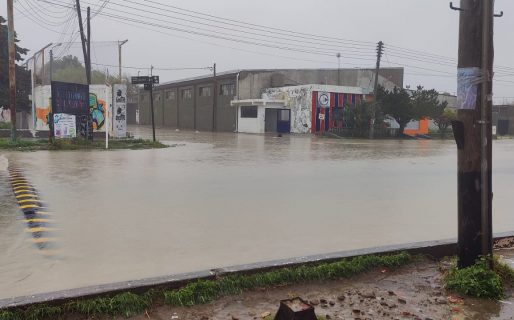 Vecinos inundados en Km. 5: «Esto hace años se podría haber evitado»