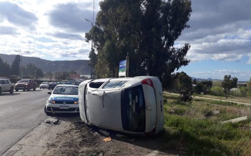 Espectacular y violento vuelco en Km. 3