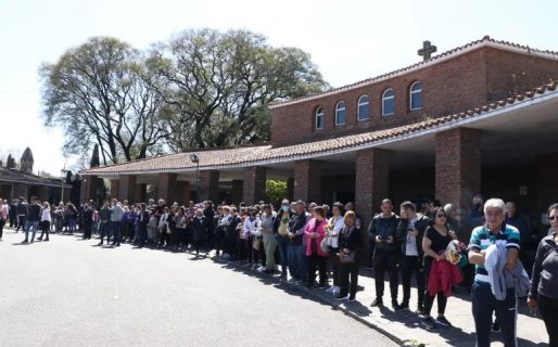 Una multitud despidió a Carlitos Balá