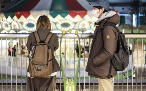 «Me alquilo»: la historia del joven al que le pagan por «estar» y no hacer nada