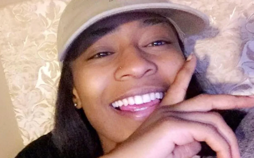 Se le enredó el pelo en la cinta transportadora y murió aplastada