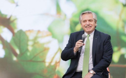 Envalentonado por el cambio de gabinete, Alberto ahora quiere ir por la reelección contra Massa y Cristina