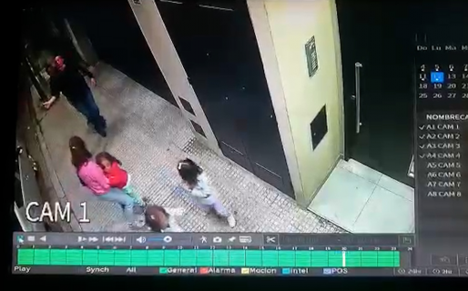 Amenazaron a un abuelo con degollarlo frente a sus nietas para robarle el auto