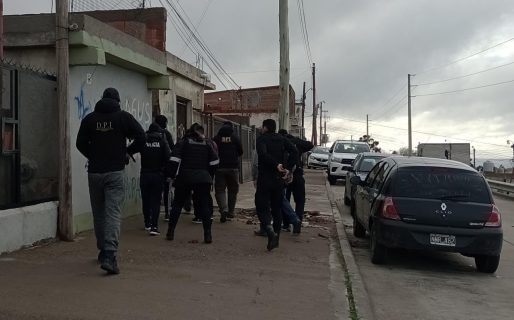 Secuestran un arma de fuego en tres allanamientos en el barrio Jorge Newbery