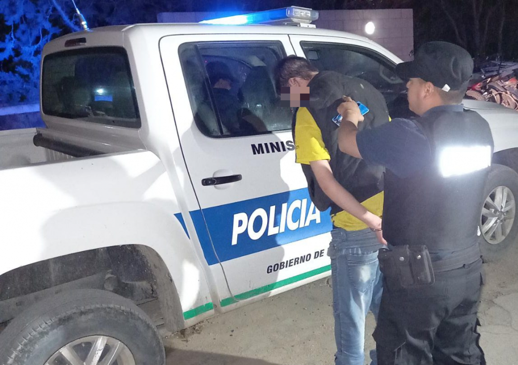 Lo bajaron a trompadas de una camioneta en la que estaba robando | El ...