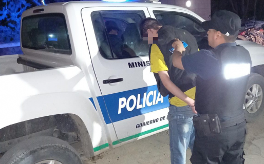 Lo bajaron a trompadas de una camioneta en la que estaba robando