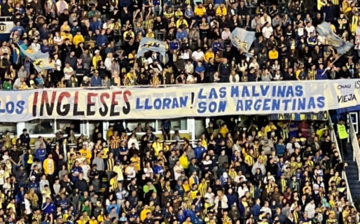 La curiosa bandera de la hinchada de Central a la reina de Inglaterra: «Isabel, vieja p…»
