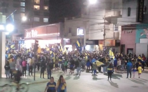 Hinchas de Boca festejaron en el centro una nueva victoria superclásica