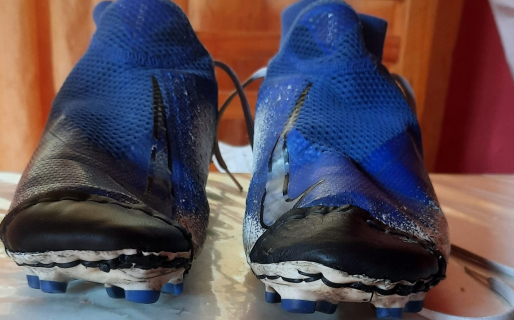 Mandó a arreglar los botines y le hicieron un desastre