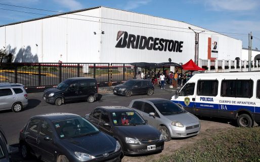 Los tres fabricantes de neumáticos del país suspendieron sus operaciones