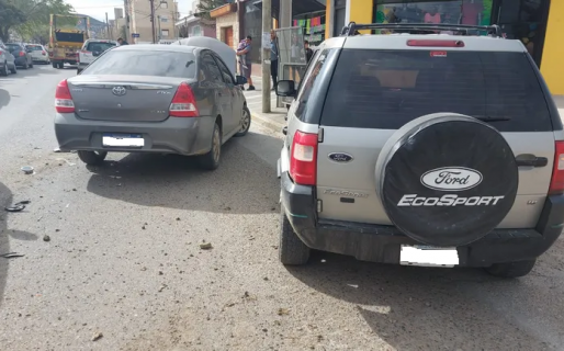 Dos vehículos protagonizaron un fuerte choque en zona sur