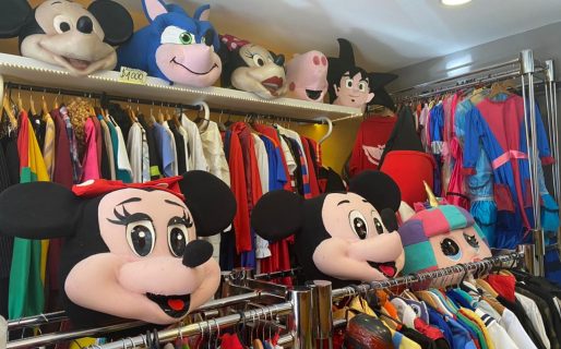 Una casa de disfraces decidió escrachar a quienes no le devuelven los trajes