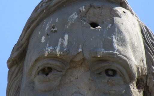 Atentaron contra un monumento de Néstor Kirchner: le metieron un balazo