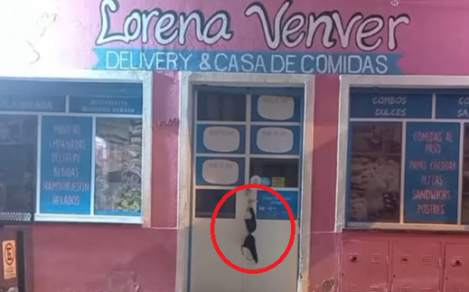 Noche agitada en Comodoro: nadie sabe cómo llegó el corpiño a la puerta de un negocio