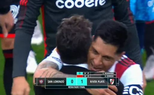 Acá no pasó nada: el abrazo entre Gallardo y Enzo Pérez tras el triunfo en el clásico