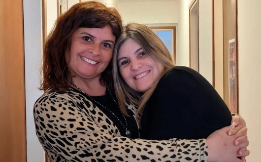 Vivieron 44 años sin saber que la otra existía: una creció bien, la otra en una película de terror