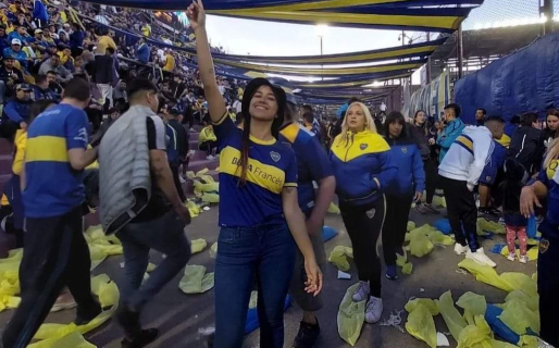 Dolor en Boca por la muerte de una hincha tras el vuelco de un colectivo