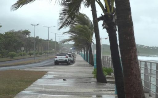 El huracán Fiona tocó tierra y dejó sin electricidad a toda la isla de Puerto Rico