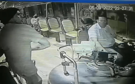 Un hombre subió a un colectivo, lo roció con nafta y lo prendió fuego en pleno viaje