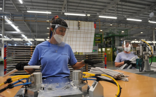 La economía comenzó a desacelerarse pero el Gobierno evitaría una caída en recesión en 2023