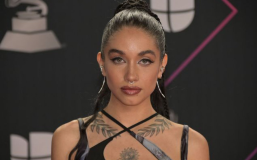 El gobierno cruzó a María Becerra por su nueva canción que habla de manejar «a 150 km/h»