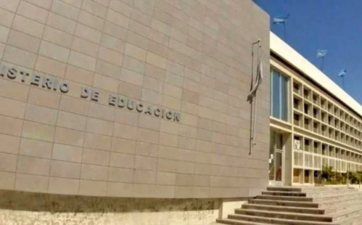 Por amenazas de toma del edificio, cerraron el Ministerio de Educación