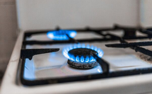 Una anciana de 83 años preparaba el agua para el mate, el fuego alcanzó su bata y se quemó el 80% de su cuerpo