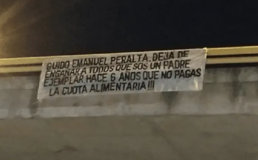 Utilizó un pasacalles para escrachar a su ex: ‘’Dejá de hacerte el padre ejemplar’’