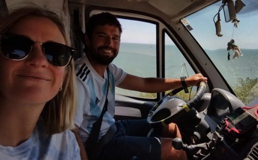 A Qatar por tierra: la odisea de dos hinchas argentinos para llegar al Mundial