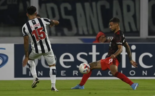 Con un Monumental repleto, River intentará acercarse a la cima frente a Talleres
