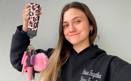 Tiene 22 años, diseñó un llavero para defensa personal después de vivir una situación violenta y ahora lo exporta