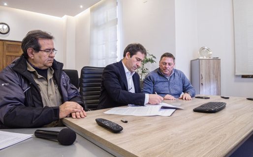 Firmaron convenio para licitar la pavimentación del Camino Petrolero